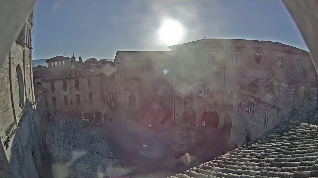 Bevagna Piazza Silvestri Square Live Cam - Perugia, Umbria, Italy