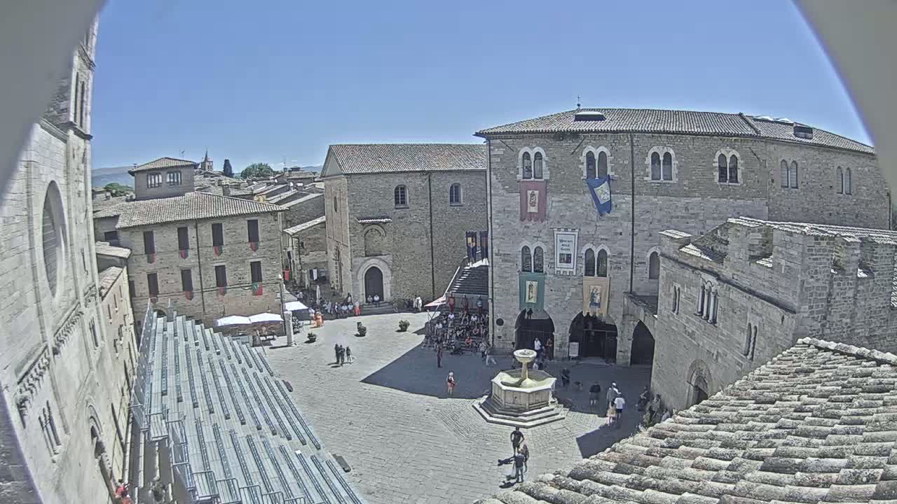 Bevagna Piazza Silvestri Square Live Cam - Perugia, Umbria, Italy