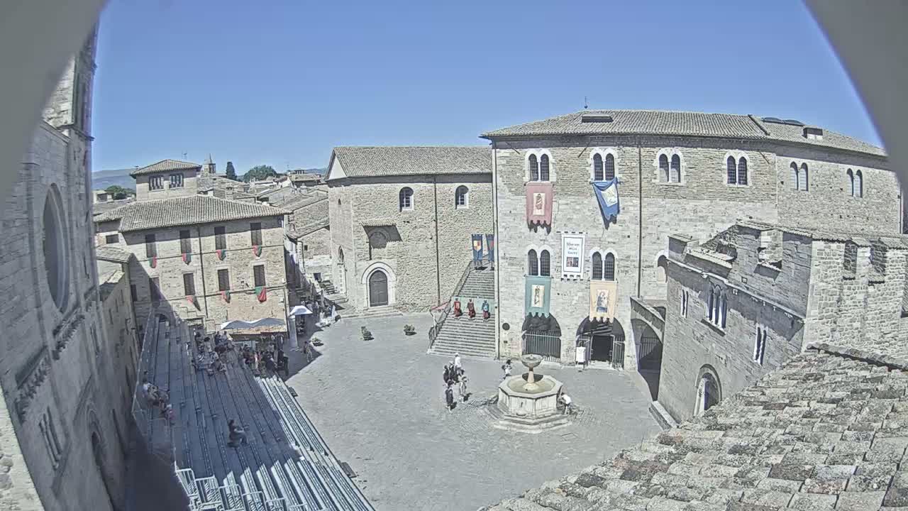 Bevagna Piazza Silvestri Square Live Cam - Perugia, Umbria, Italy