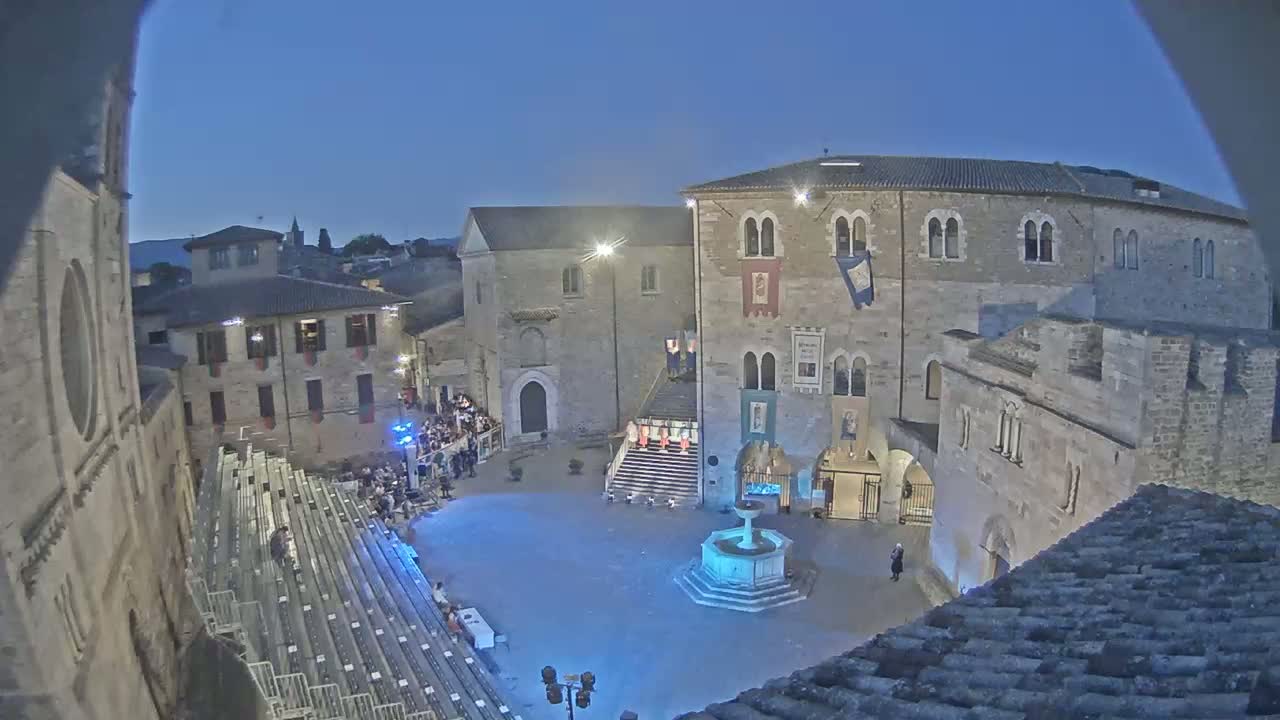 Bevagna Piazza Silvestri Square Live Cam - Perugia, Umbria, Italy