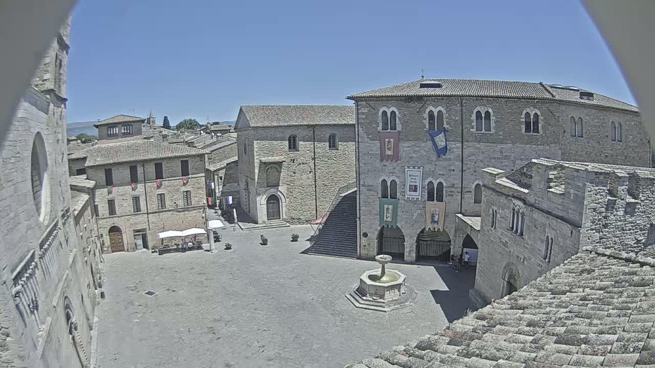 Bevagna Piazza Silvestri Square Live Cam - Perugia, Umbria, Italy