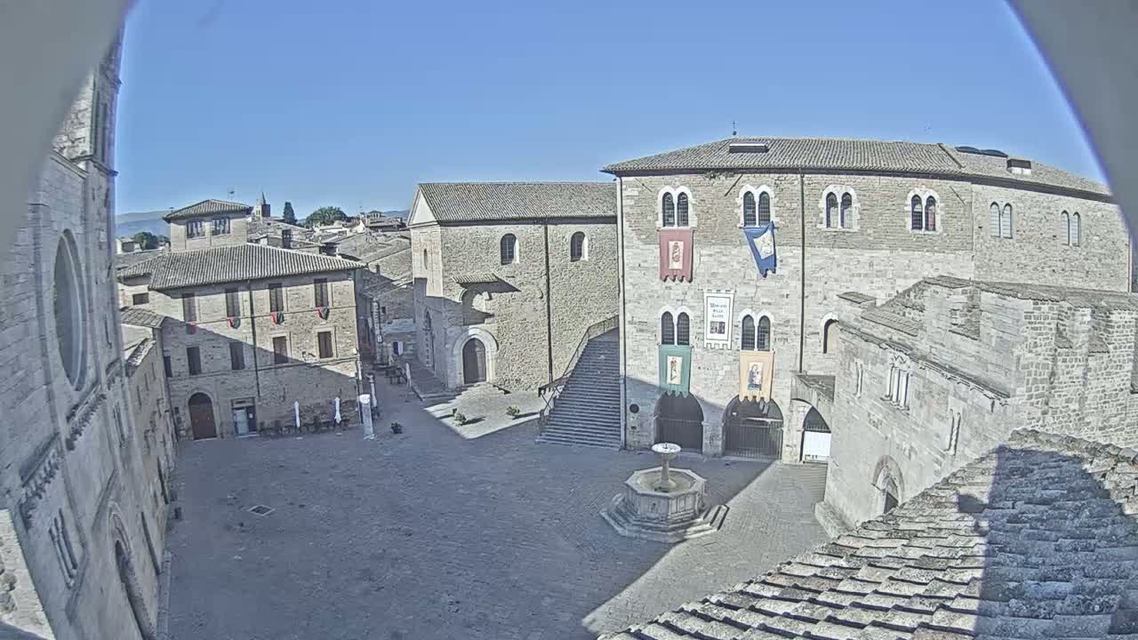Bevagna Piazza Silvestri Square Live Cam - Perugia, Umbria, Italy