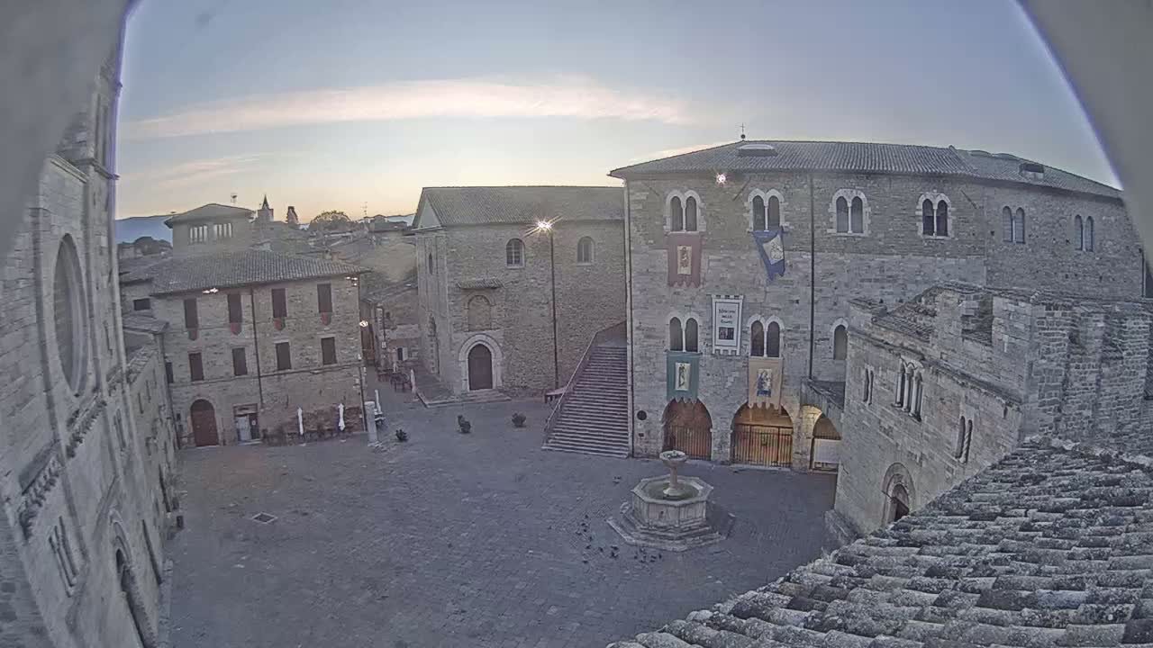 Bevagna Piazza Silvestri Square Live Cam - Perugia, Umbria, Italy