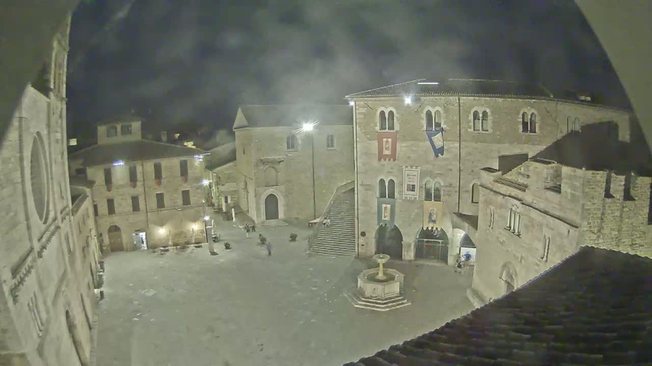 Bevagna Piazza Silvestri Square Live Cam - Perugia, Umbria, Italy