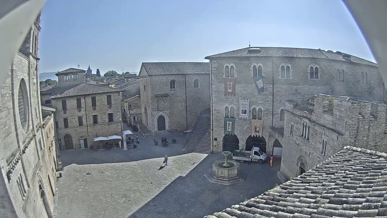 Bevagna Piazza Silvestri Square Live Cam - Perugia, Umbria, Italy
