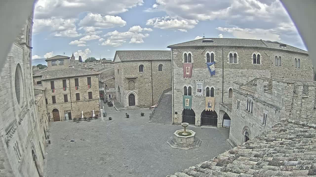 Bevagna Piazza Silvestri Square Live Cam - Perugia, Umbria, Italy