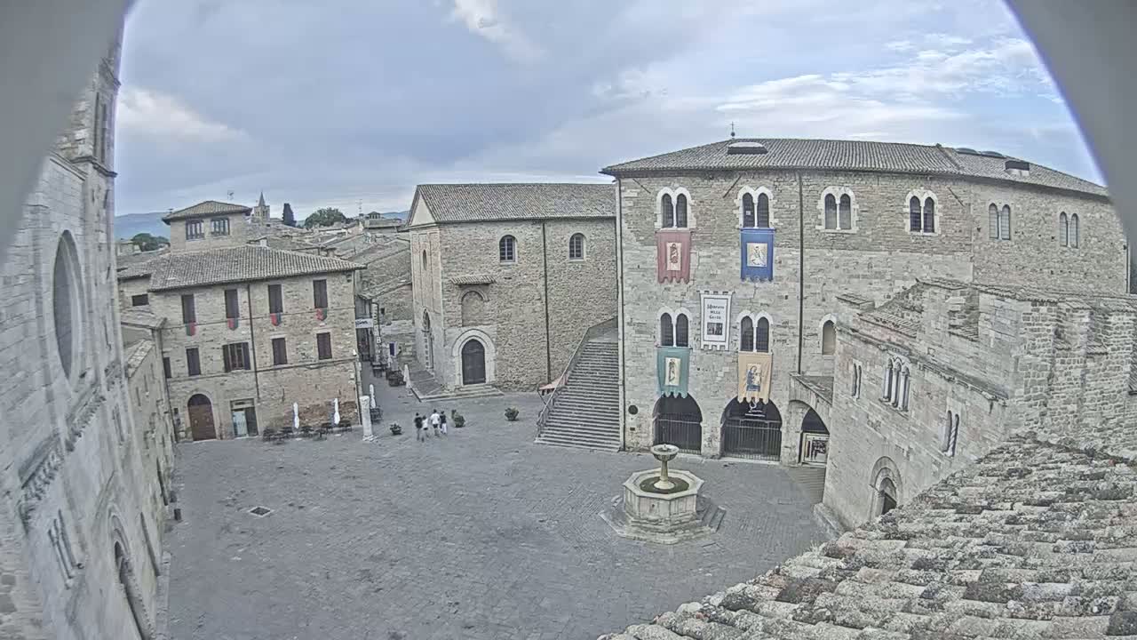 Bevagna Piazza Silvestri Square Live Cam - Perugia, Umbria, Italy