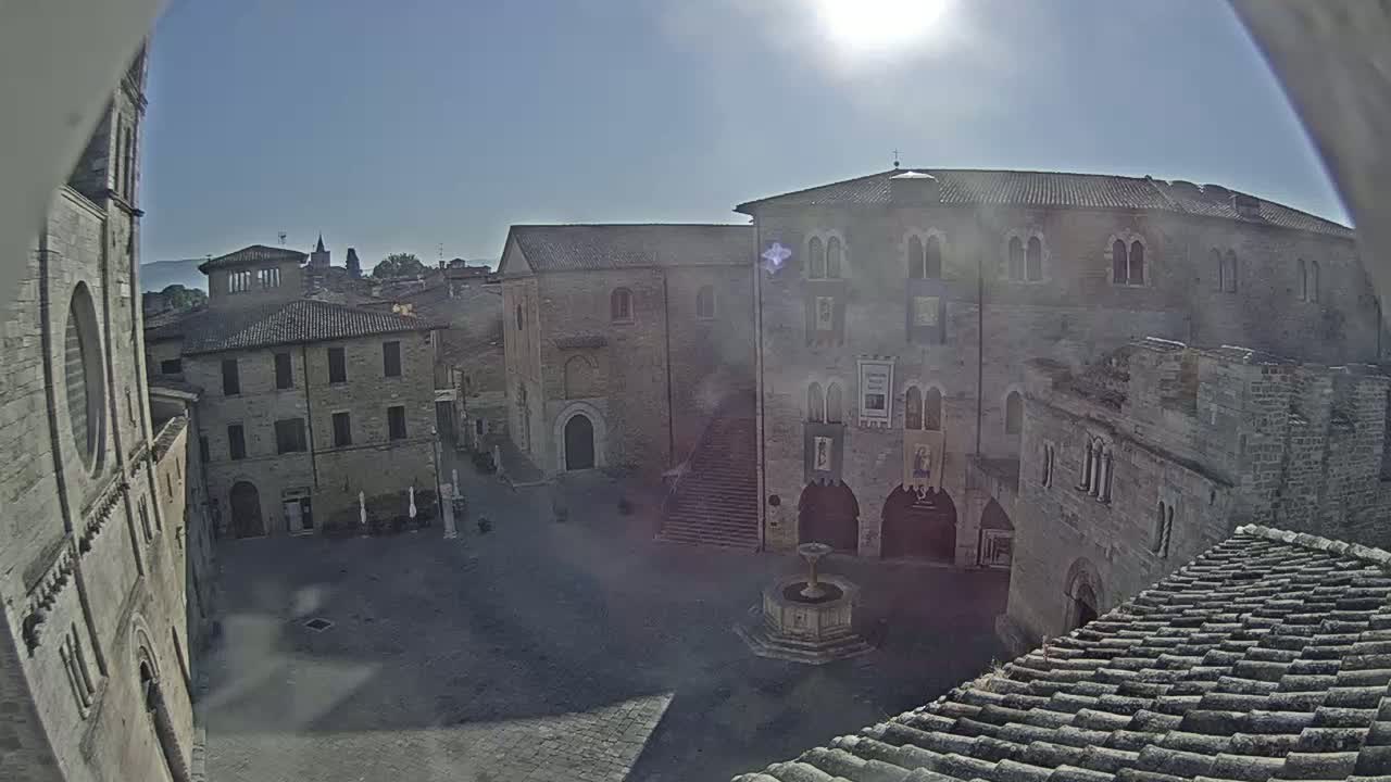 Bevagna Piazza Silvestri Square Live Cam - Perugia, Umbria, Italy