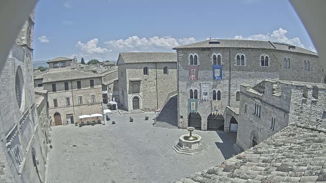 Bevagna Piazza Silvestri Square Live Cam - Perugia, Umbria, Italy