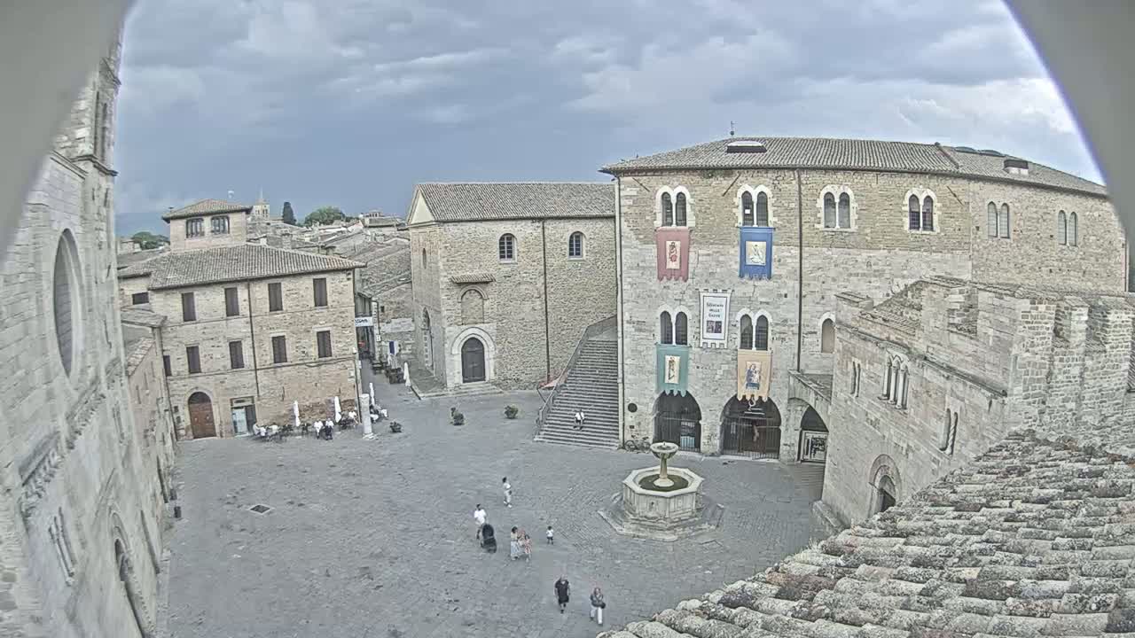 Bevagna Piazza Silvestri Square Live Cam - Perugia, Umbria, Italy