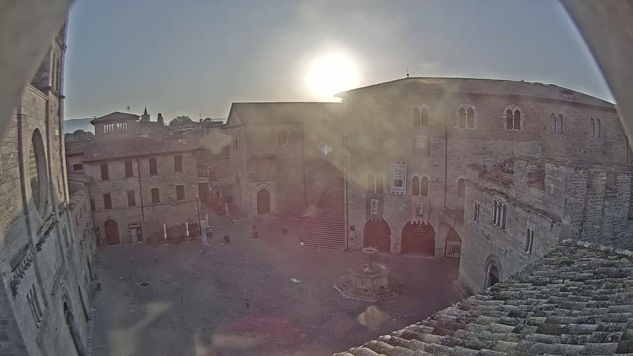 Bevagna Piazza Silvestri Square Live Cam - Perugia, Umbria, Italy