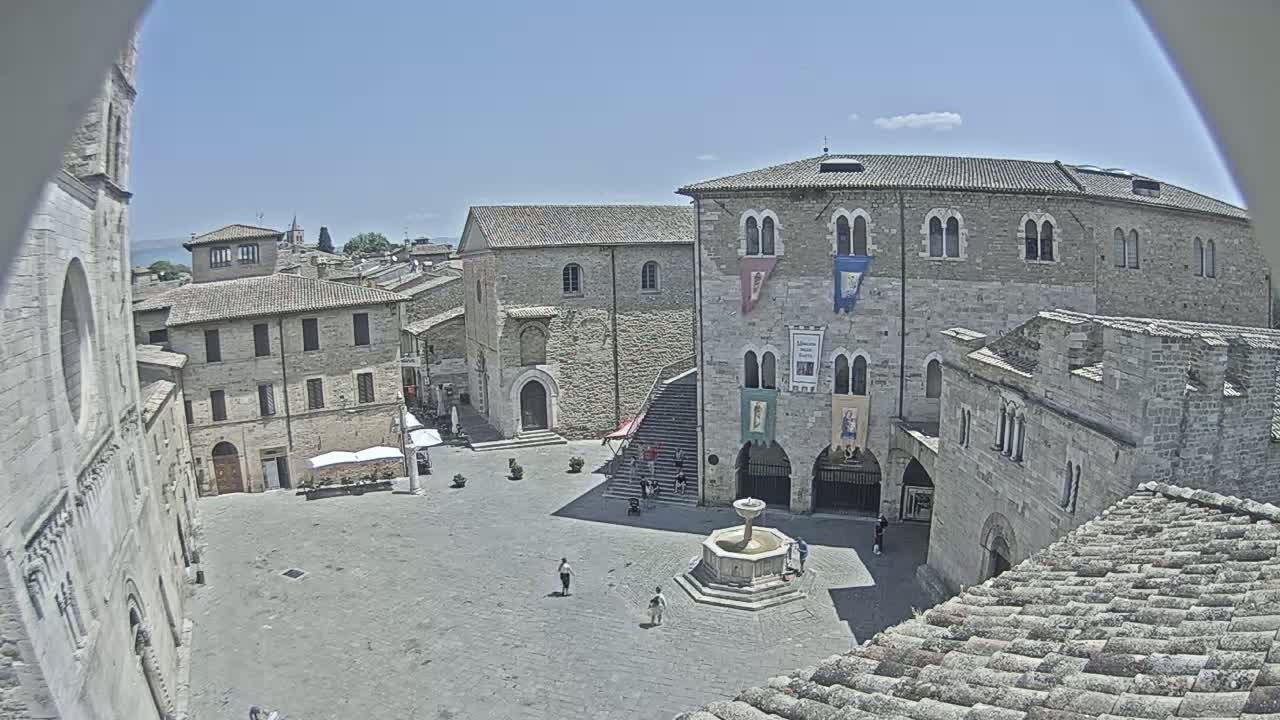 Bevagna Piazza Silvestri Square Live Cam - Perugia, Umbria, Italy