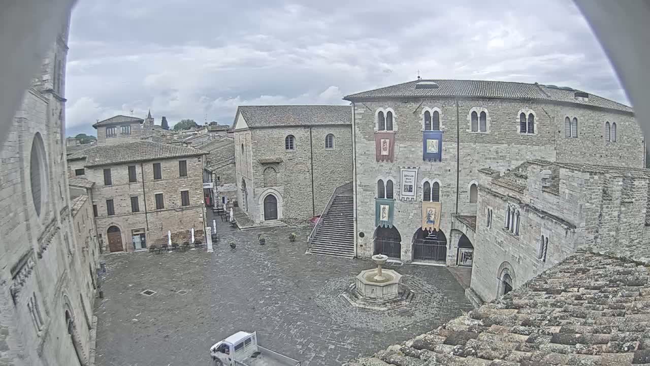 Bevagna Piazza Silvestri Square Live Cam - Perugia, Umbria, Italy