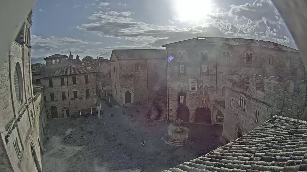 Bevagna Piazza Silvestri Square Live Cam - Perugia, Umbria, Italy