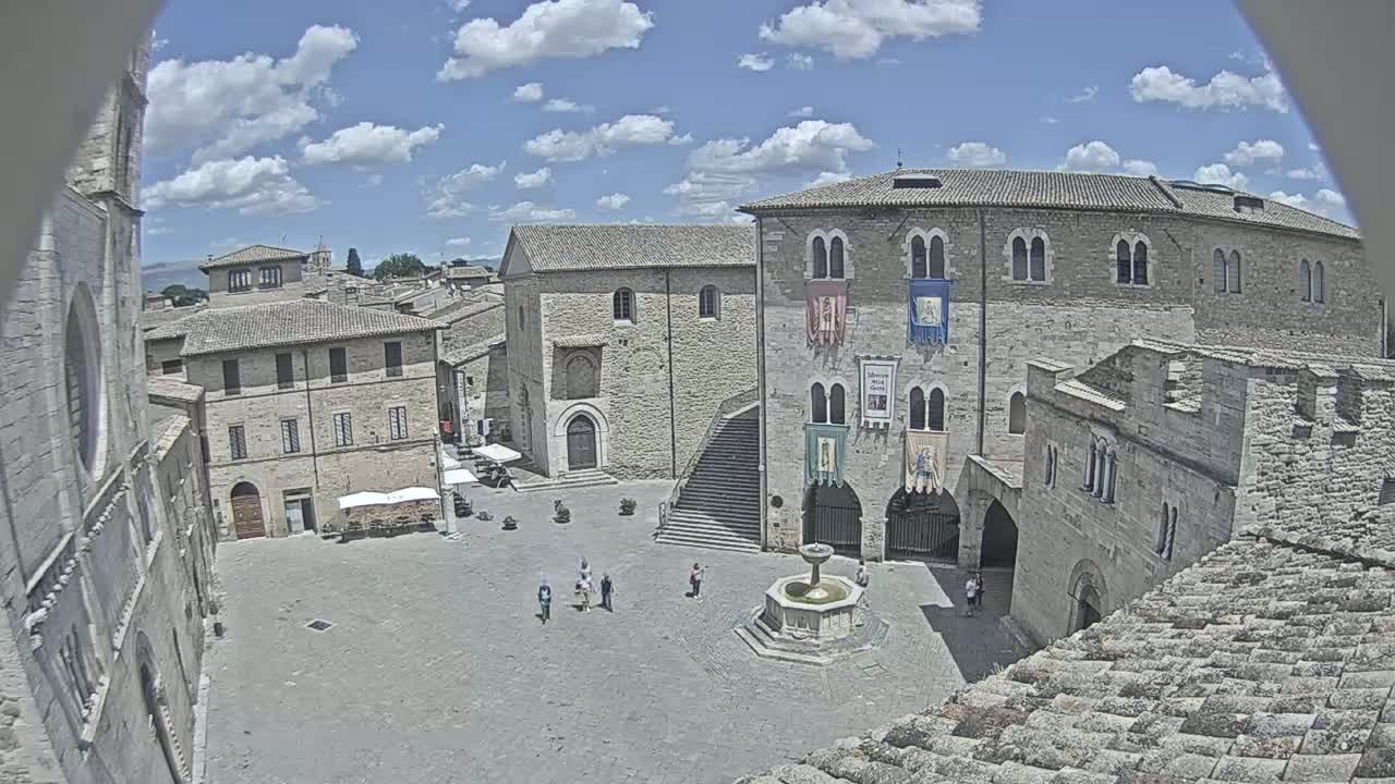 Bevagna Piazza Silvestri Square Live Cam - Perugia, Umbria, Italy