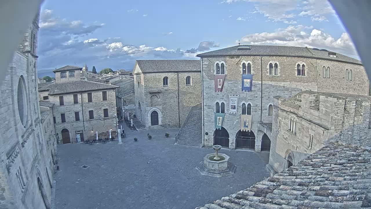 Bevagna Piazza Silvestri Square Live Cam - Perugia, Umbria, Italy