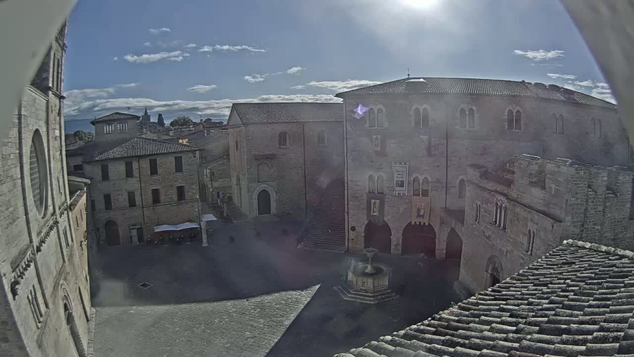 Bevagna Piazza Silvestri Square Live Cam - Perugia, Umbria, Italy