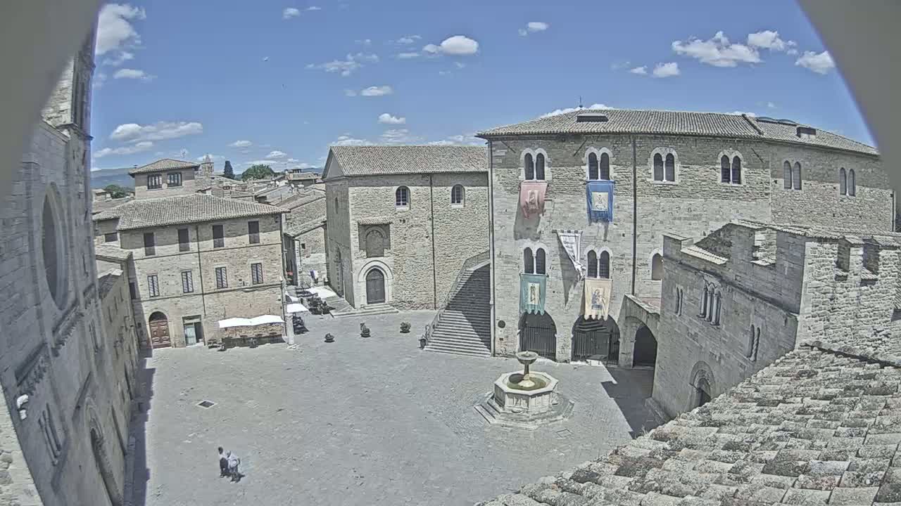 Bevagna Piazza Silvestri Square Live Cam - Perugia, Umbria, Italy