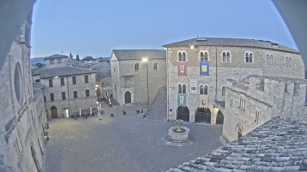 Bevagna Piazza Silvestri Square Live Cam - Perugia, Umbria, Italy