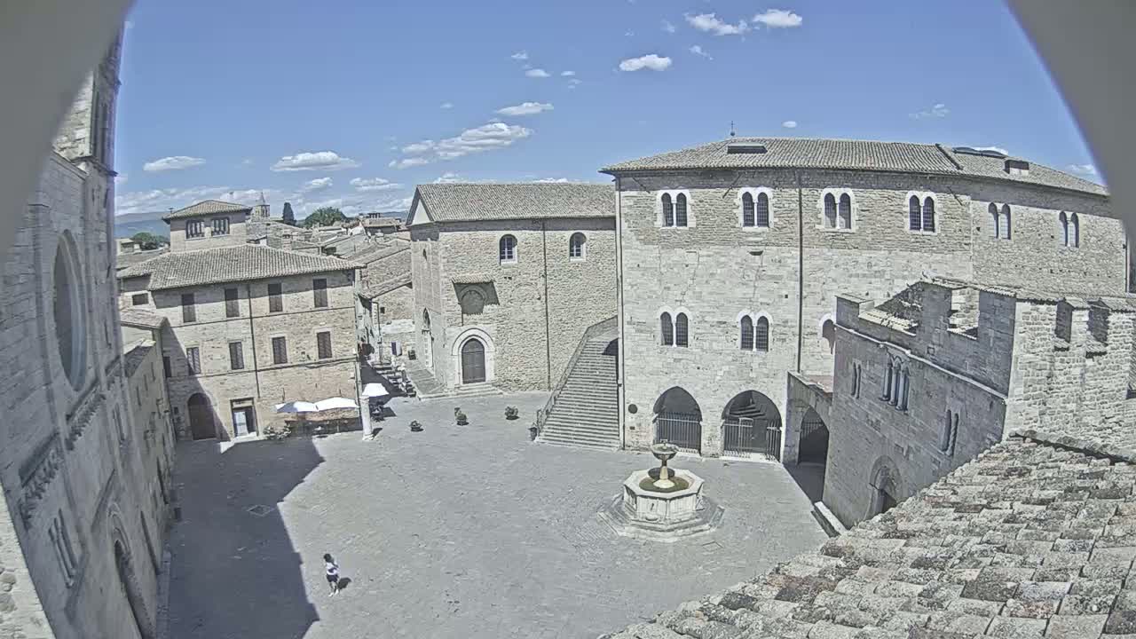 Bevagna Piazza Silvestri Square Live Cam - Perugia, Umbria, Italy