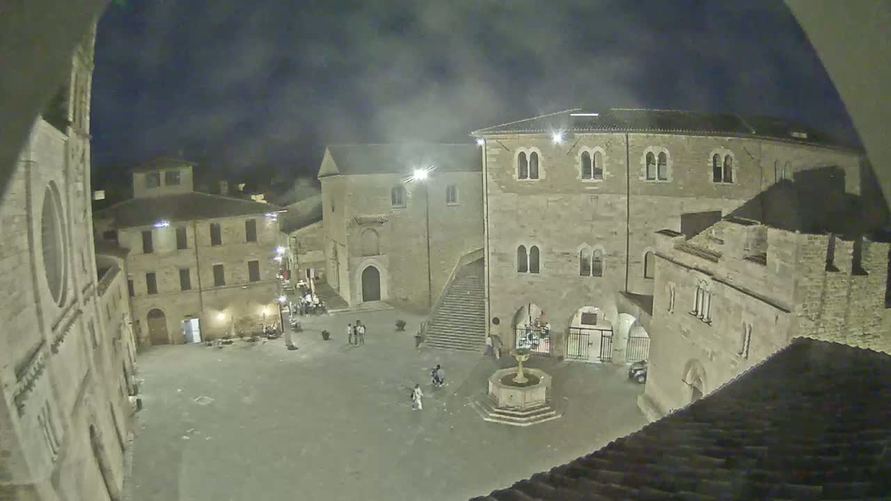 Bevagna Piazza Silvestri Square Live Cam - Perugia, Umbria, Italy
