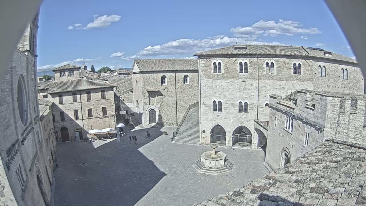 Bevagna Piazza Silvestri Square Live Cam - Perugia, Umbria, Italy
