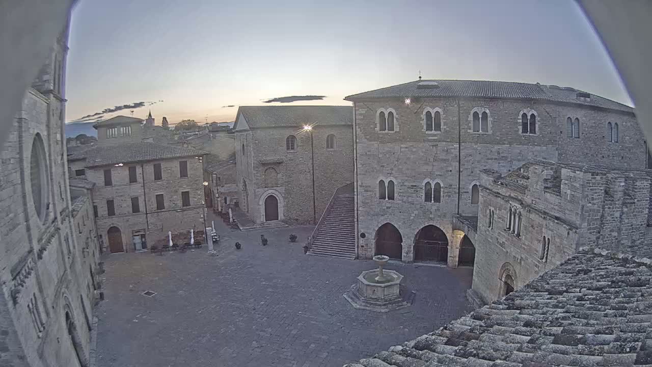 Bevagna Piazza Silvestri Square Live Cam - Perugia, Umbria, Italy