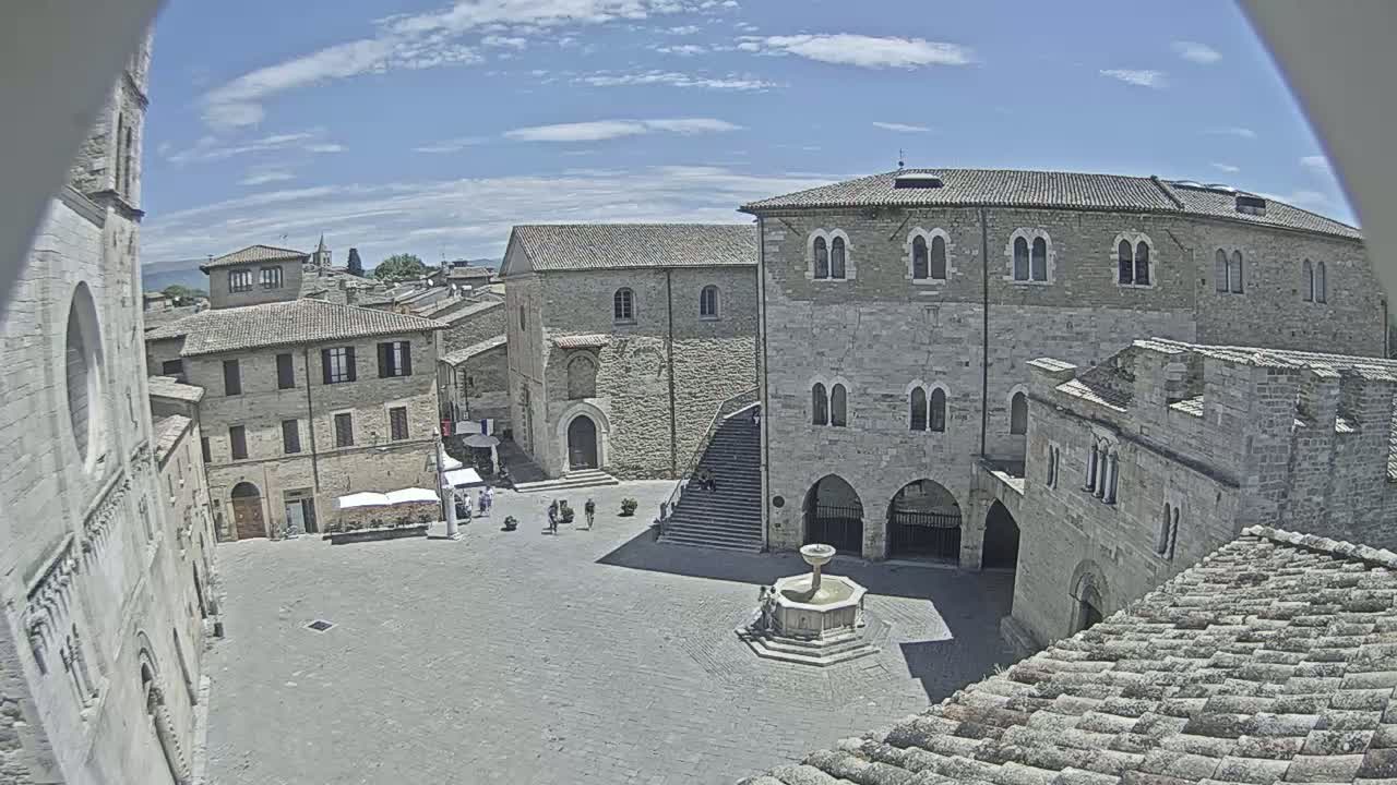 Bevagna Piazza Silvestri Square Live Cam - Perugia, Umbria, Italy
