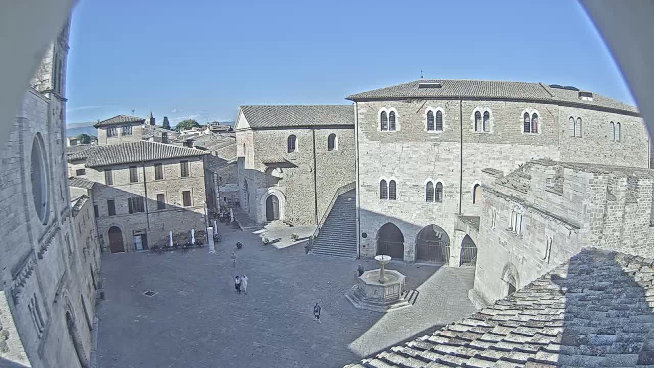 Bevagna Piazza Silvestri Square Live Cam - Perugia, Umbria, Italy