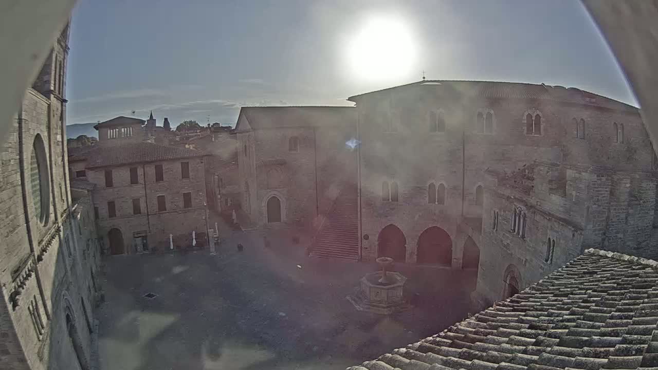 Bevagna Piazza Silvestri Square Live Cam - Perugia, Umbria, Italy
