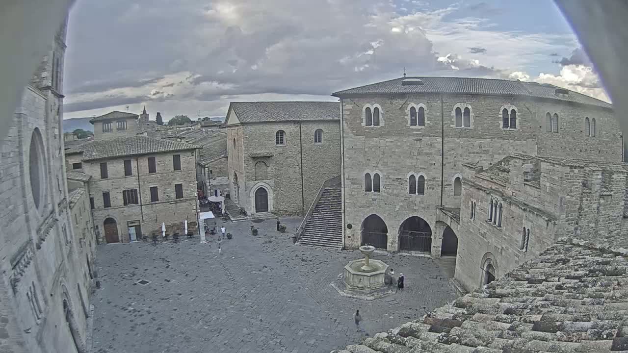 Bevagna Piazza Silvestri Square Live Cam - Perugia, Umbria, Italy