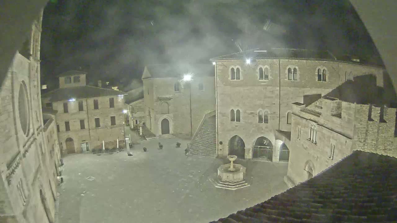 Bevagna Piazza Silvestri Square Live Cam - Perugia, Umbria, Italy