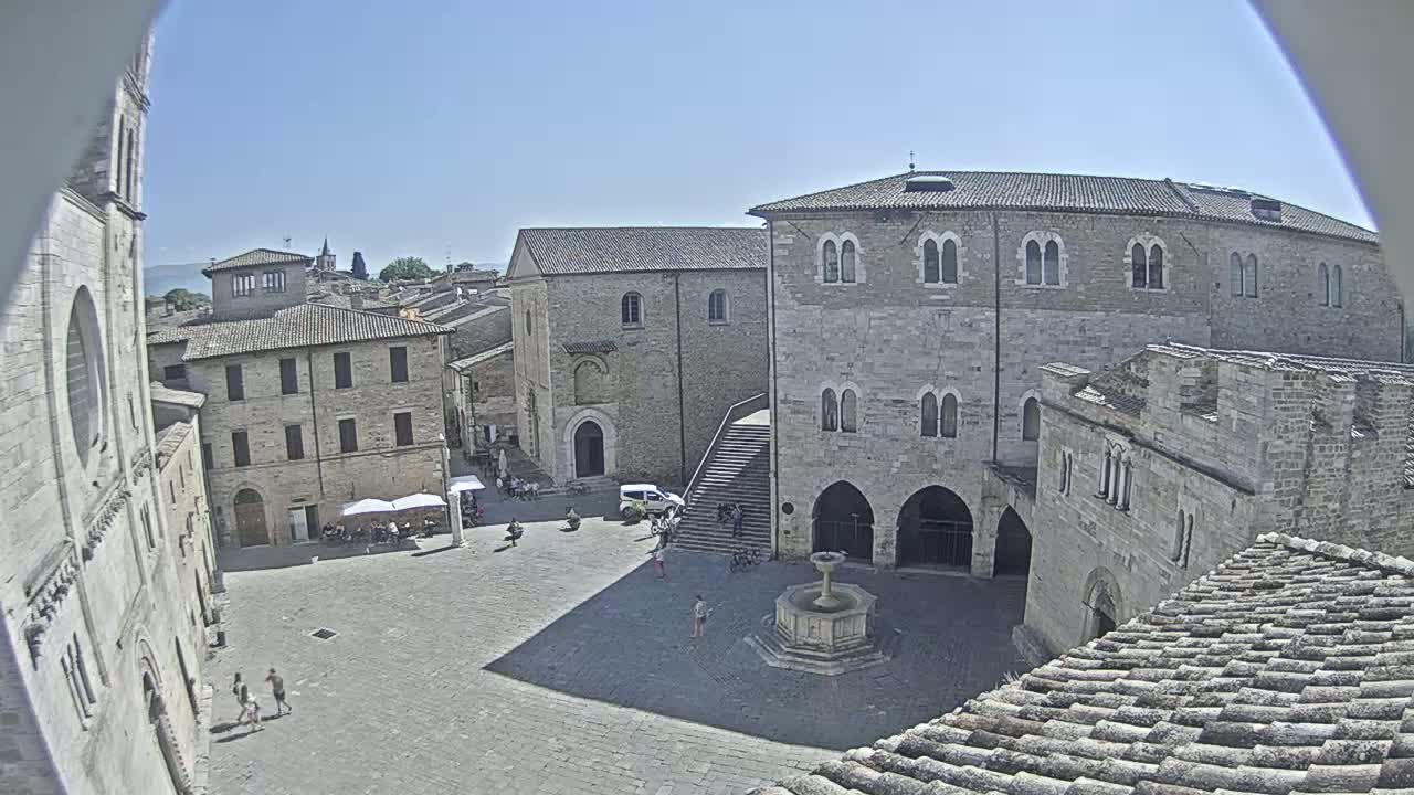Bevagna Piazza Silvestri Square Live Cam - Perugia, Umbria, Italy