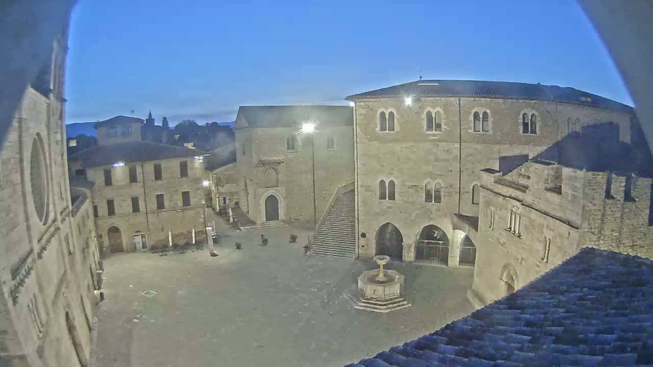 Bevagna Piazza Silvestri Square Live Cam - Perugia, Umbria, Italy