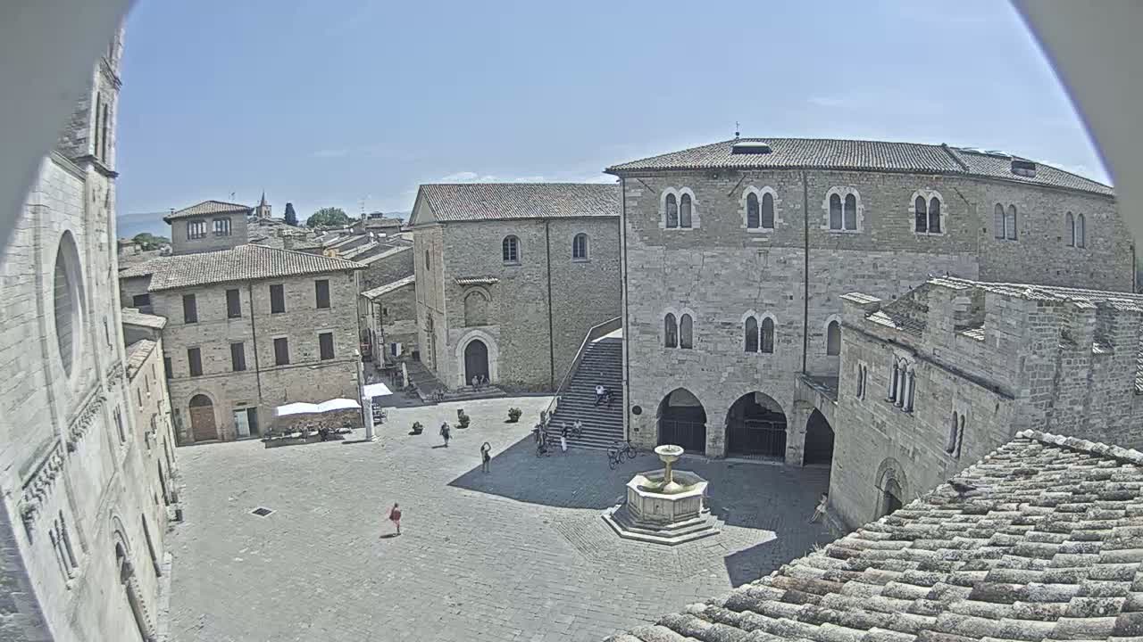 Bevagna Piazza Silvestri Square Live Cam - Perugia, Umbria, Italy
