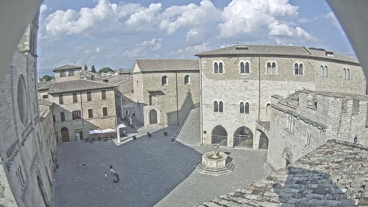 Bevagna Piazza Silvestri Square Live Cam - Perugia, Umbria, Italy