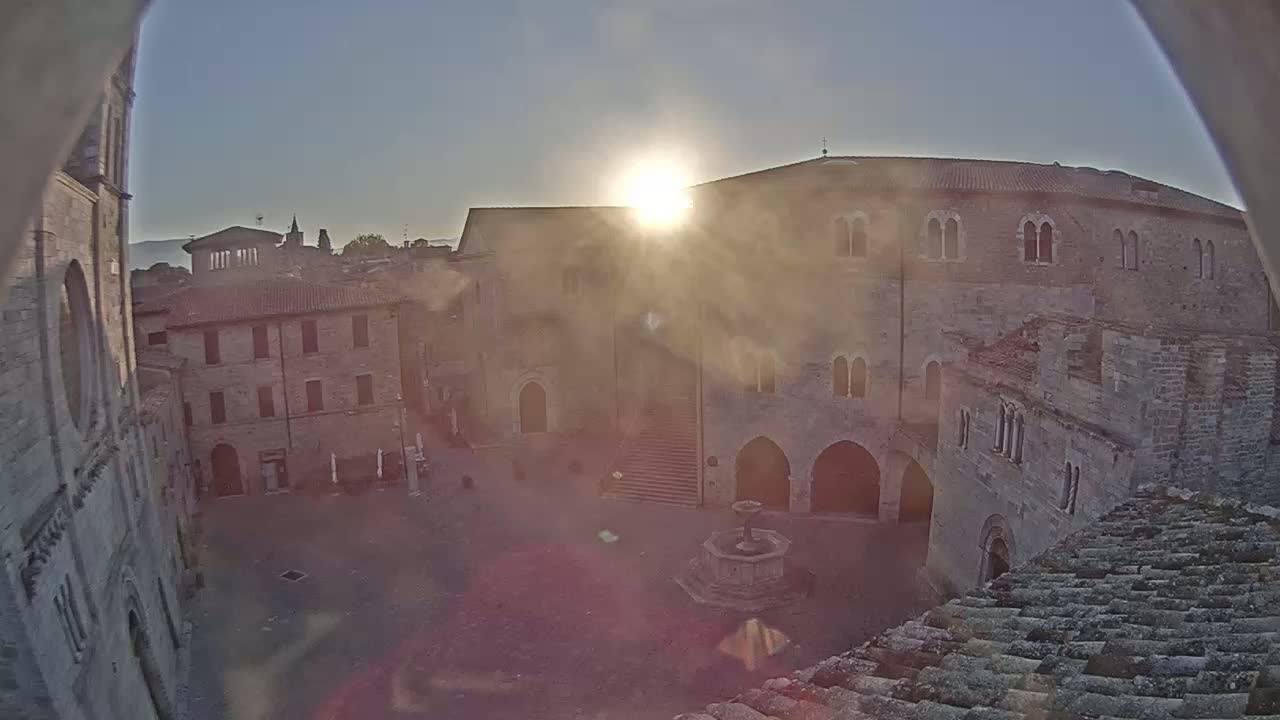 Bevagna Piazza Silvestri Square Live Cam - Perugia, Umbria, Italy