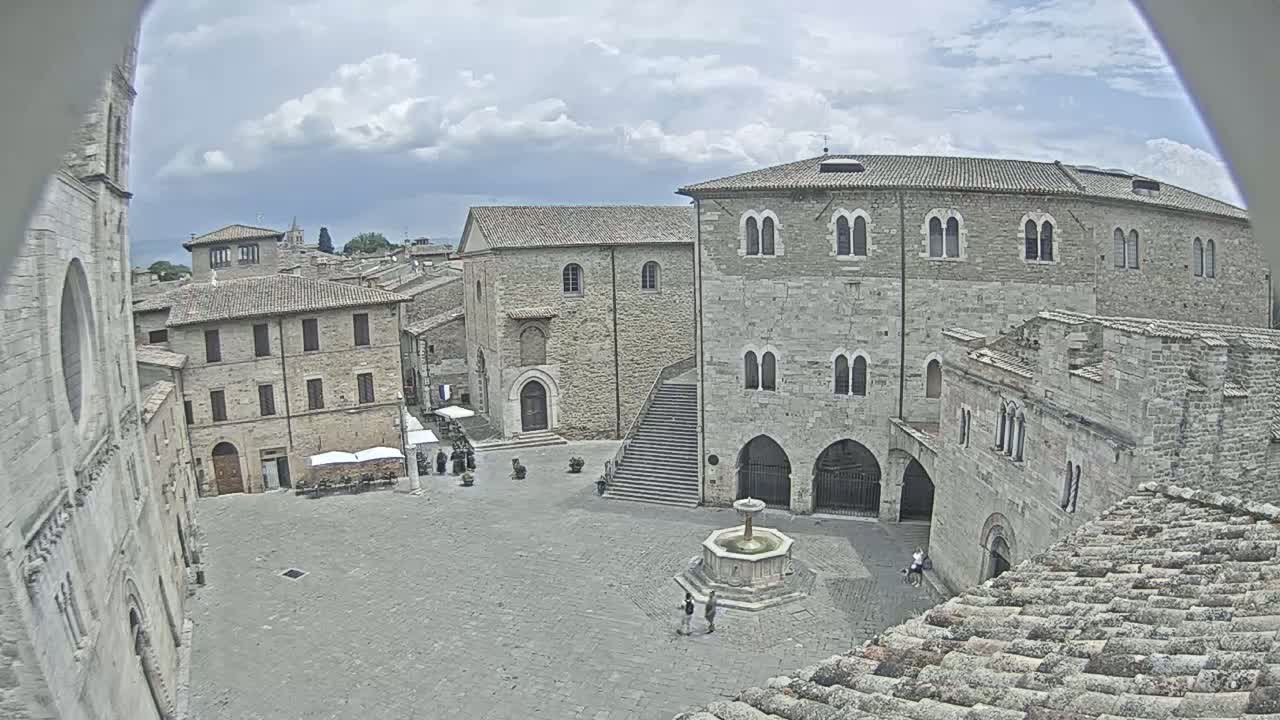 Bevagna Piazza Silvestri Square Live Cam - Perugia, Umbria, Italy
