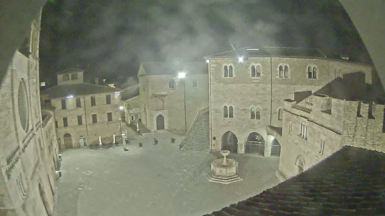 Bevagna Piazza Silvestri Square Live Cam - Perugia, Umbria, Italy
