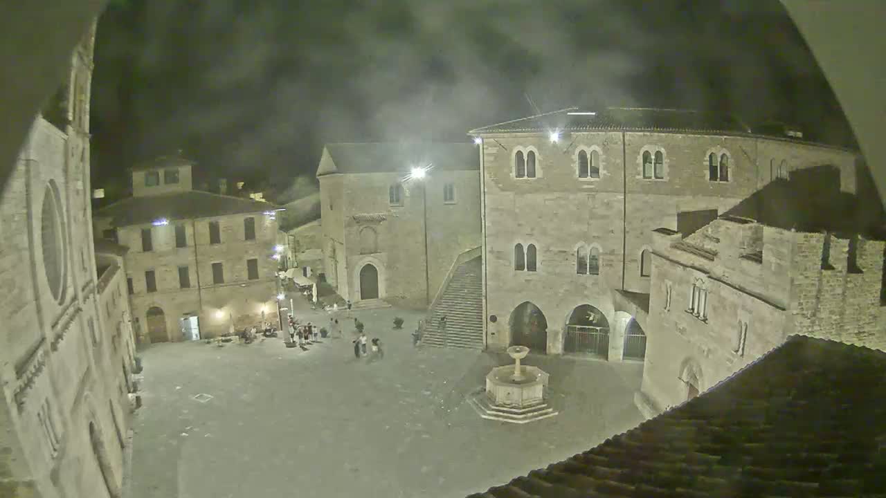 Bevagna Piazza Silvestri Square Live Cam - Perugia, Umbria, Italy