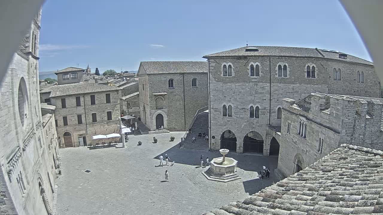 Bevagna Piazza Silvestri Square Live Cam - Perugia, Umbria, Italy