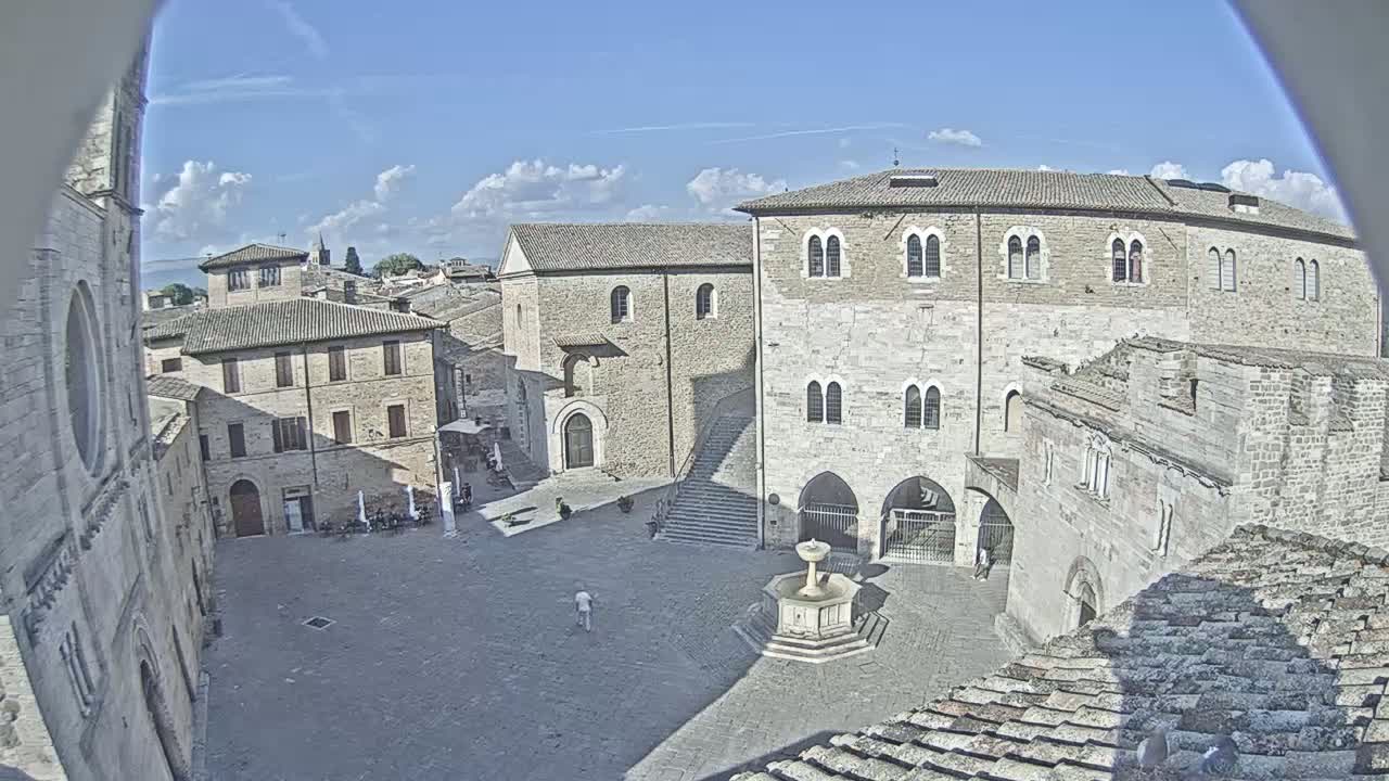 Bevagna Piazza Silvestri Square Live Cam - Perugia, Umbria, Italy