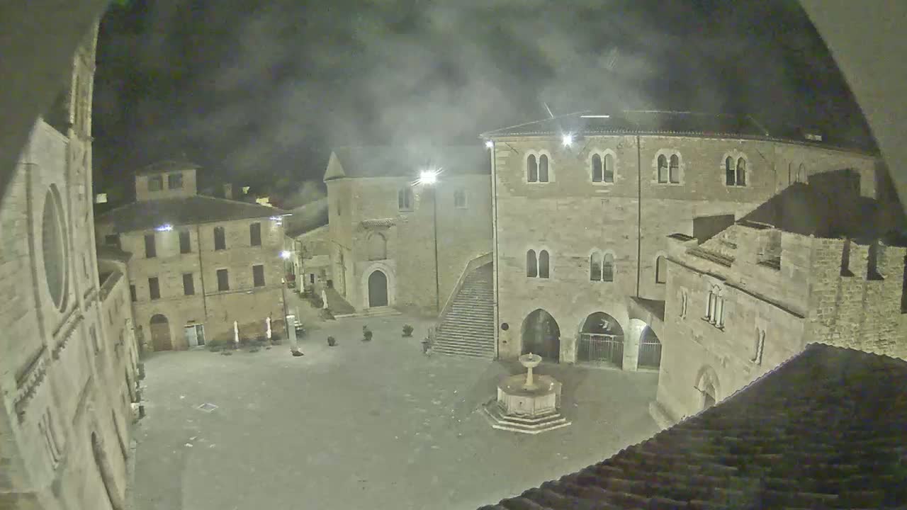 Bevagna Piazza Silvestri Square Live Cam - Perugia, Umbria, Italy