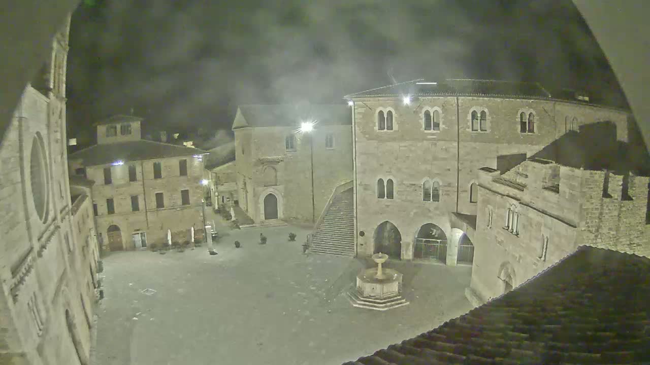 Bevagna Piazza Silvestri Square Live Cam - Perugia, Umbria, Italy