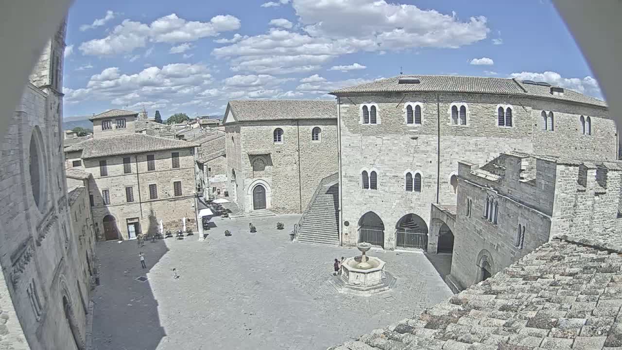 Bevagna Piazza Silvestri Square Live Cam - Perugia, Umbria, Italy