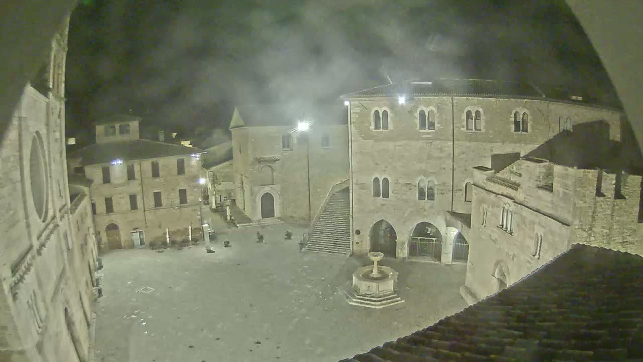 Bevagna Piazza Silvestri Square Live Cam - Perugia, Umbria, Italy