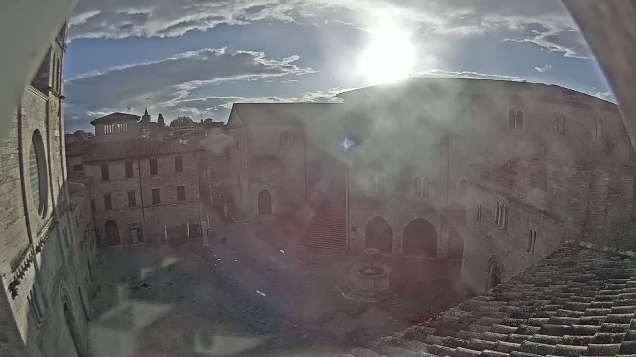 Bevagna Piazza Silvestri Square Live Cam - Perugia, Umbria, Italy