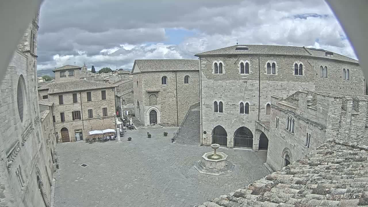 Bevagna Piazza Silvestri Square Live Cam - Perugia, Umbria, Italy