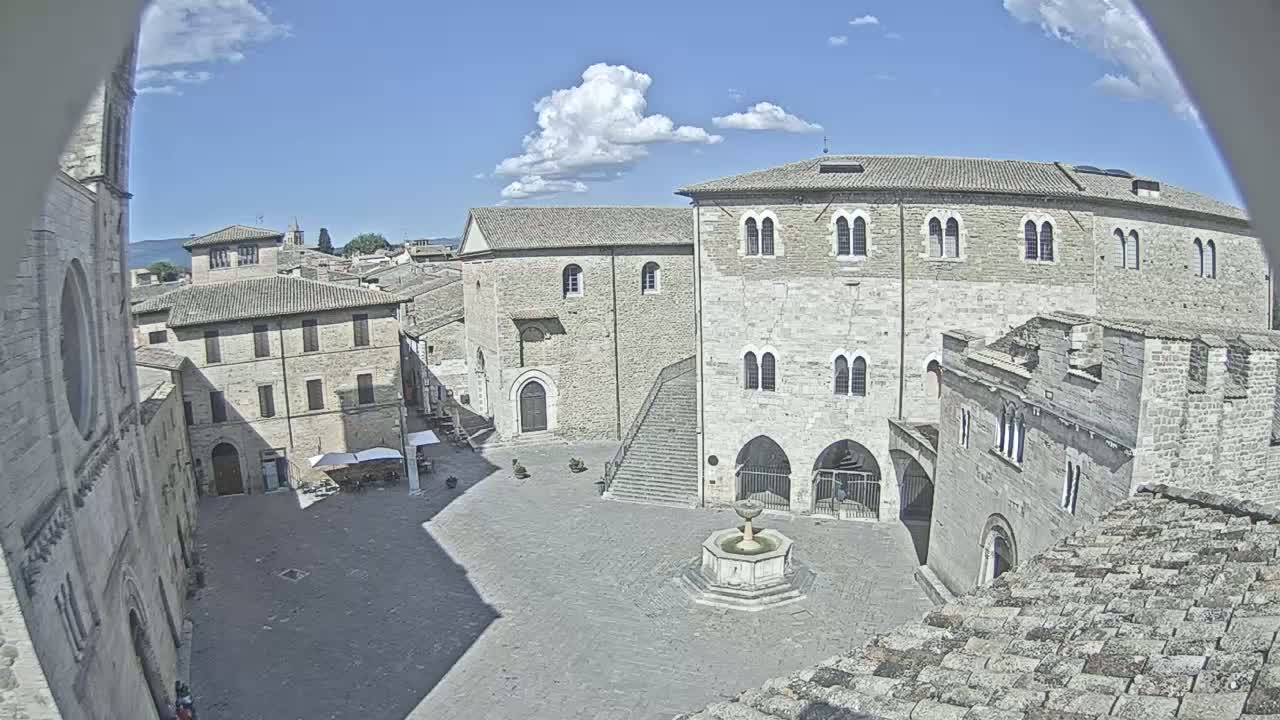 Bevagna Piazza Silvestri Square Live Cam - Perugia, Umbria, Italy