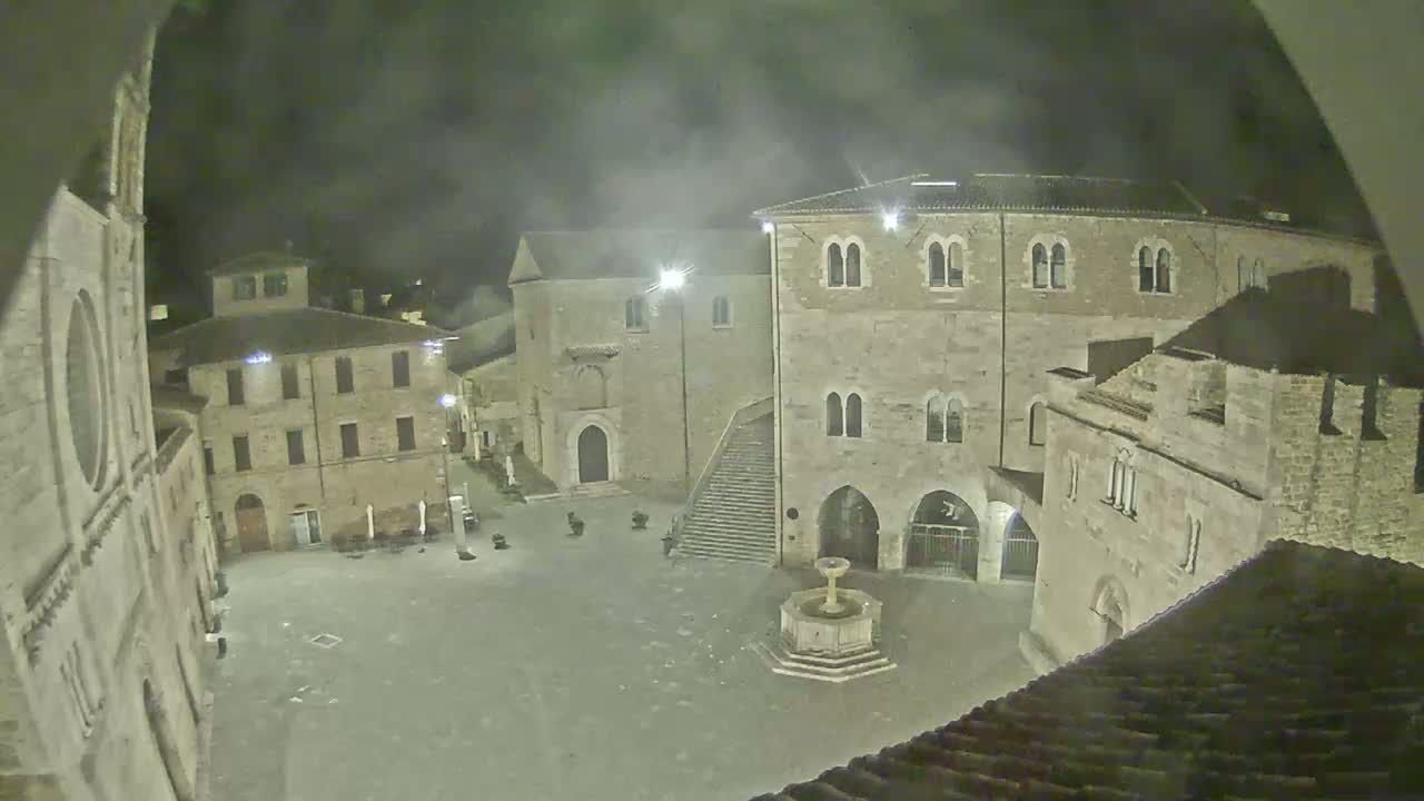 Bevagna Piazza Silvestri Square Live Cam - Perugia, Umbria, Italy